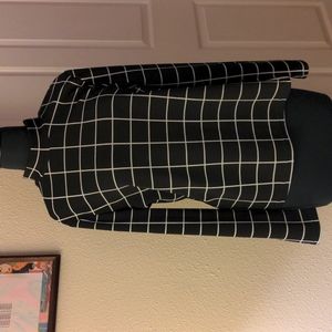 ✨ 5 for $25 ✨ Black & White Grid Long Sleeve Shirt